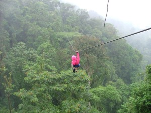 Zip-line_over_rainforest_canopy_4_January_2005_Costa_Rica-1024x768